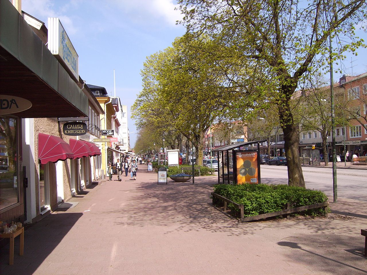 Storgatan i Tranås en solig dag, 2007.
